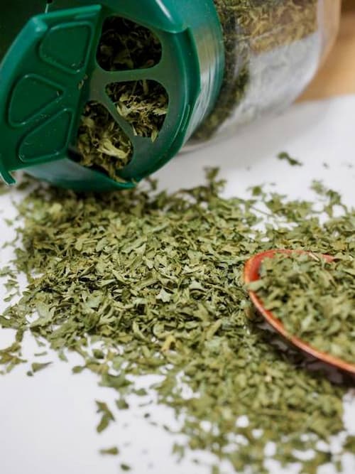 ترخون خشک خالص مناسب استفاده روزمره